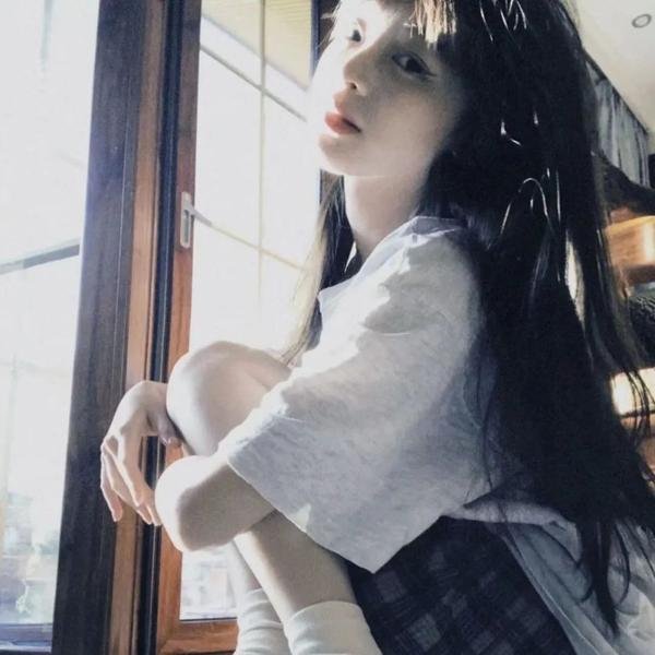 年轻女人
